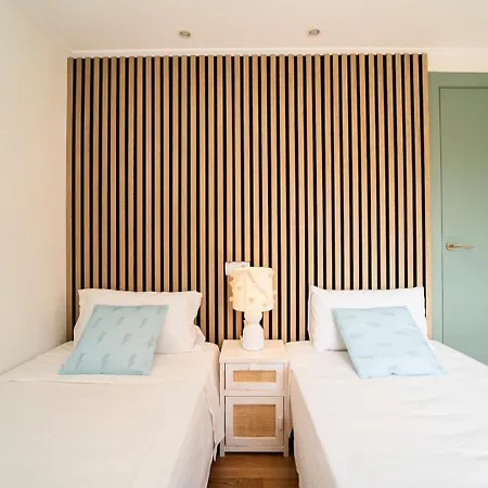 Stylish Seaview With Pool Access Apartamento