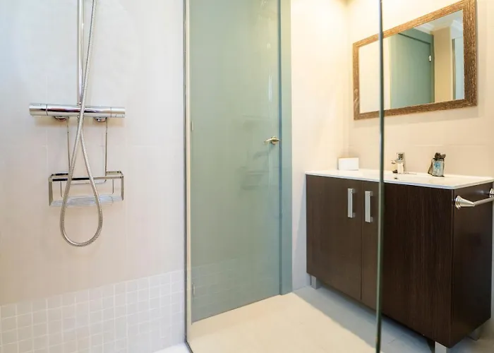 Stylish Seaview With Pool Access Lägenhet *