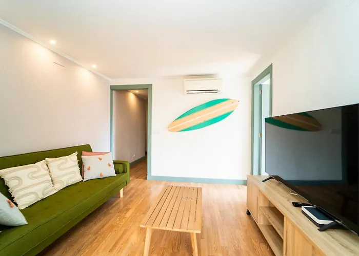 Stylish Seaview With Pool Access Lägenhet